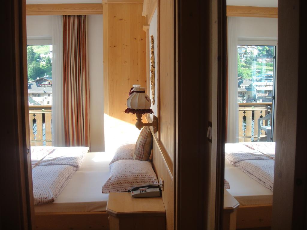 Garni Toni Hotel Urtijëi Buitenkant foto