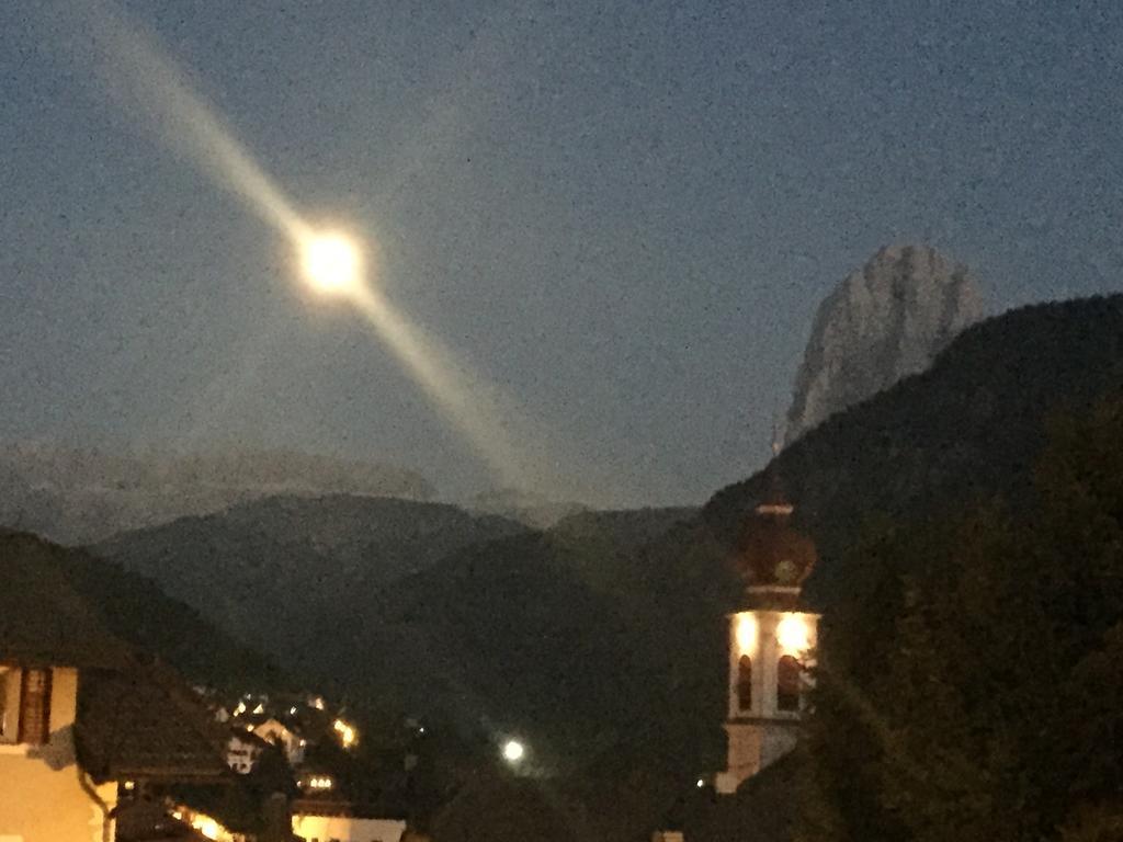 Garni Toni Hotel Urtijëi Buitenkant foto