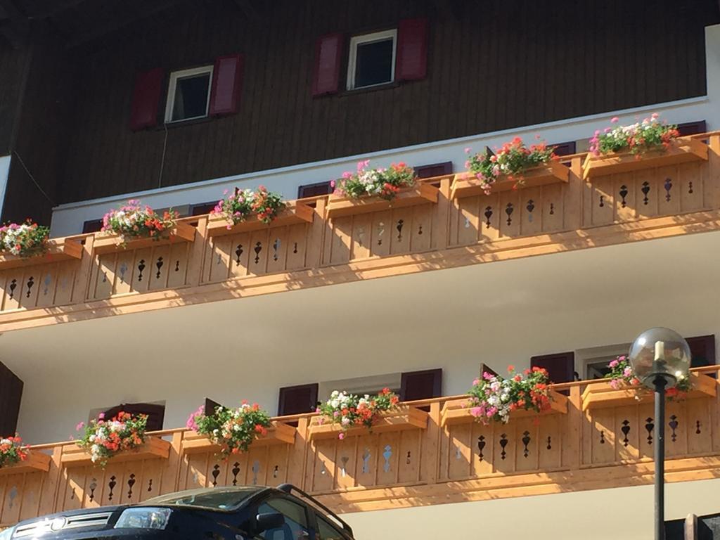 Garni Toni Hotel Urtijëi Buitenkant foto