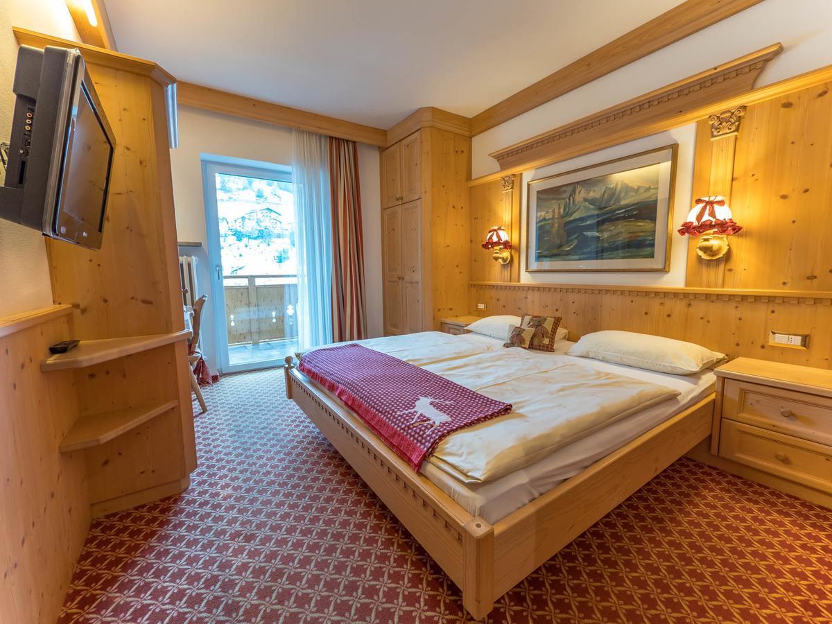 Garni Toni Hotel Urtijëi Buitenkant foto